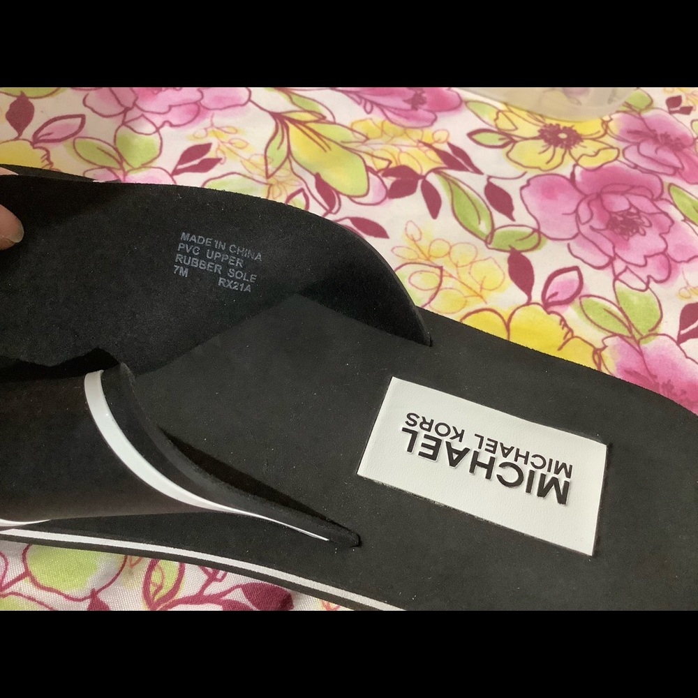 Michael Kors Women Slides - Picture 6 of 7